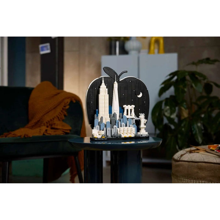 LEGO New York City – La Grande Mela - 21066, Kit Modellismo Da Adulti, Decorazione Con Monumenti, Regalo Fai Da Te