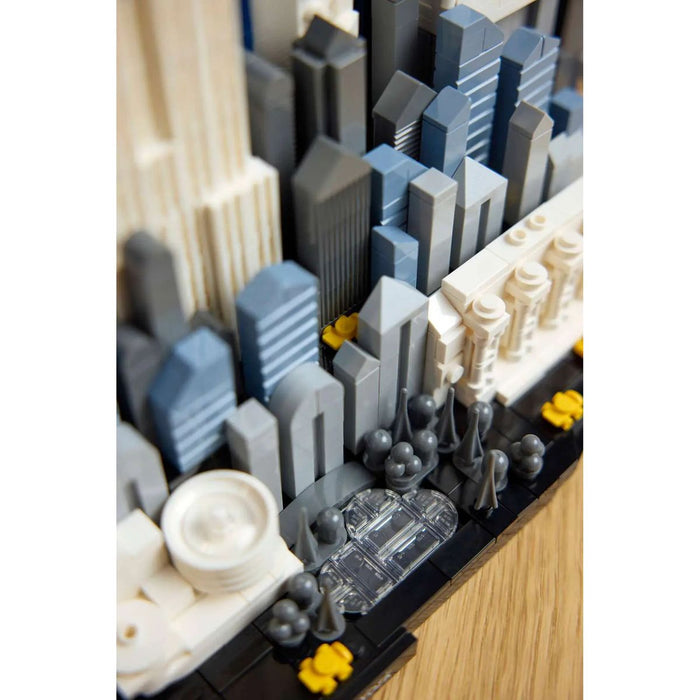 LEGO New York City – La Grande Mela - 21066, Kit Modellismo Da Adulti, Decorazione Con Monumenti, Regalo Fai Da Te