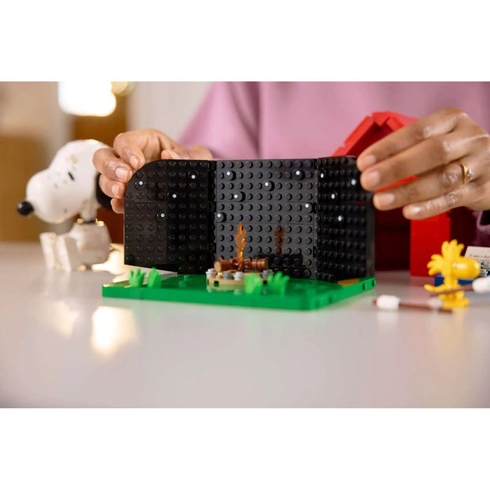 LEGO Peanuts: La Cuccia Di Snoopy - 21368, Kit Modellismo Da Esposizione Per Adulti Con Personaggi Di Snoopy E Woodstock