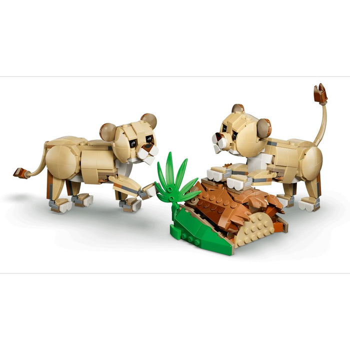 LEGO 3In1 Animali Selvatici: Leone Maestoso Giocattolo - 31386, Trasformabile In Leonessa O In 2 Cuccioli, Regalo Da 9+