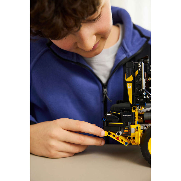 LEGO Pala Gommata Volvo L120 Electric - 42209