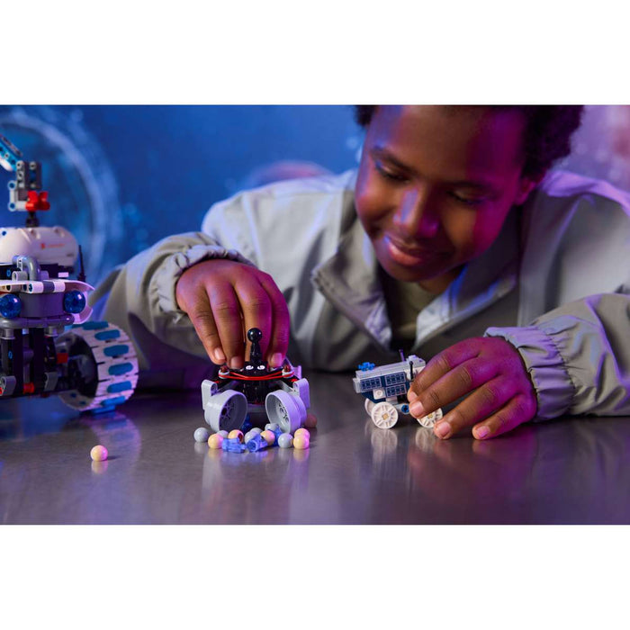 LEGO Veicolo Spaziale Rover Lunare Lunar Outpost® - 42211