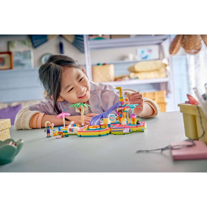 LEGO Divertente Giornata Al Parco Acquatico - 42676, Giocattolo Con Scivolo, 2 Mini Bamboline E 4 Animali, Regalo Da 6+