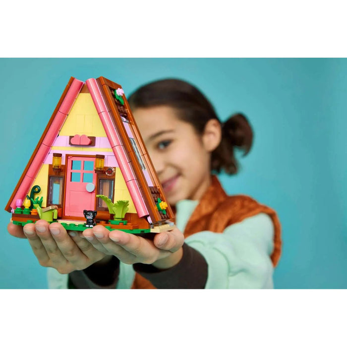 LEGO Cabina Glamping Nella Natura - 42682, Casa Giocattolo Con 2 Mini Bamboline, Gatto E Accessori, Regalo Bambini 6+