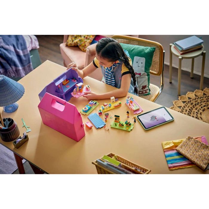LEGO Valigetta Creativa Casa Delle Bambole - 42697, Giochi Da Viaggio Con Casa A 8 Stanze E 2 Mini Bamboline, Regalo 6+