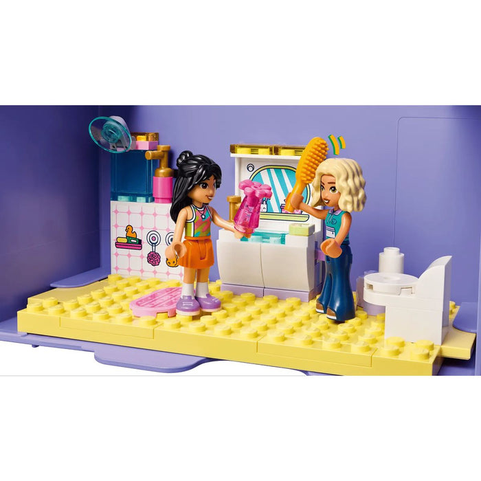 LEGO Valigetta Creativa Casa Delle Bambole - 42697, Giochi Da Viaggio Con Casa A 8 Stanze E 2 Mini Bamboline, Regalo 6+