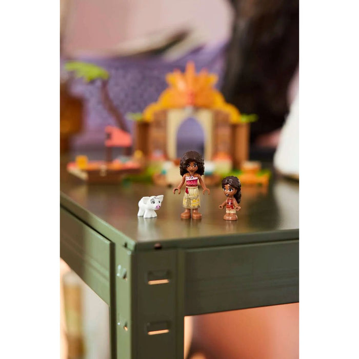 LEGO Casa Del Villaggio E Barca Giocattolo - 43282, Gioco Didattico Con 2 Mini Bamboline E Pua, Regalo Da 4+
