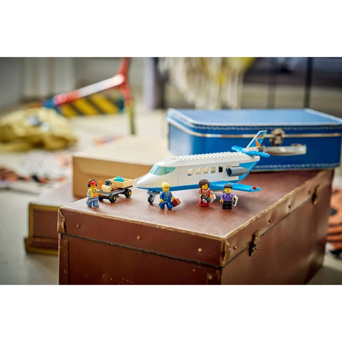 LEGO Jet Passeggeri - 60492, Modellino Di Aereo Giocattolo Con 4 Minifigure E Accessori, Giochi Didattici, Regalo Per 4+