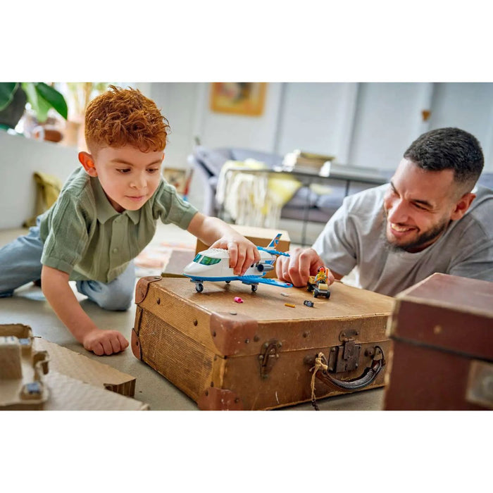 LEGO Jet Passeggeri - 60492, Modellino Di Aereo Giocattolo Con 4 Minifigure E Accessori, Giochi Didattici, Regalo Per 4+