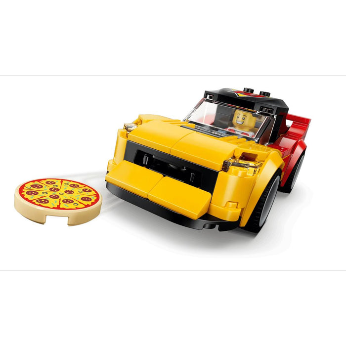 LEGO Centro Di Consegna Pizze Con Veicoli - 60496, Con Macchina Giocattolo, Scooter, Drone E Cabinato Arcade, Regalo Da 6+