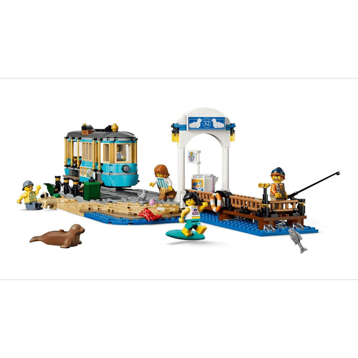 LEGO Tram Classico Della Spiaggia - 60506, Treno Giocattolo Con Binari E Scena Di Strada, Regalo Per Bambini Da 7+