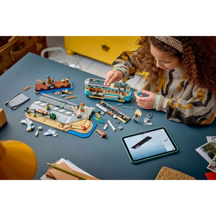 LEGO Tram Classico Della Spiaggia - 60506, Treno Giocattolo Con Binari E Scena Di Strada, Regalo Per Bambini Da 7+