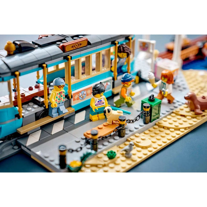 LEGO Tram Classico Della Spiaggia - 60506, Treno Giocattolo Con Binari E Scena Di Strada, Regalo Per Bambini Da 7+