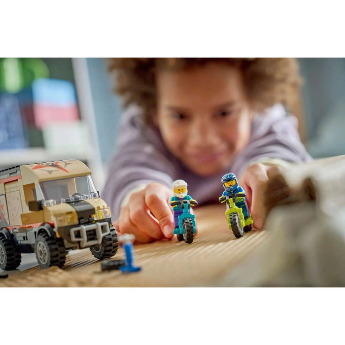 LEGO Furgone Delle Avventure Per Mountain Bike Con 2 Biciclette Giocattolo - 60512, 2 Minifigure E Accessori, Regalo Da 7+