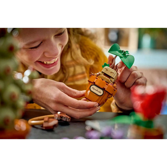 LEGO Piante Di Erbologia Di Hogwarts - 76474, Giocattolo Interattivo Con Piante Finte E Fiori In Vaso, Regalo 12+